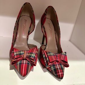 Betsey Johnson Women's Prince-P Bow 4” Pumps size 9 color Red Multi
